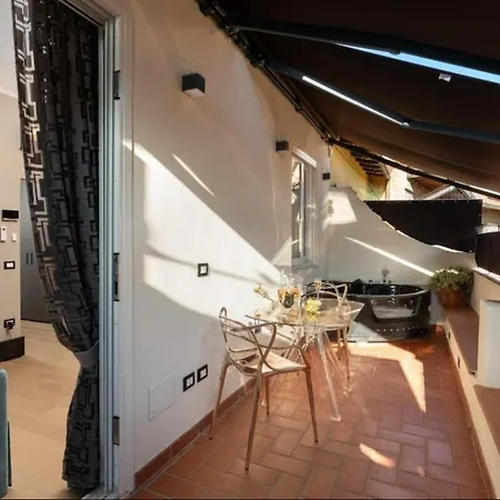 Ponte Vecchio Glow Jacuzzi