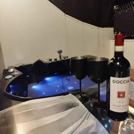 Апартаменты Ponte Vecchio Glow Jacuzzi *
