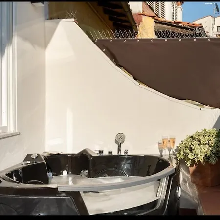 Ponte Vecchio Glow Jacuzzi Флоренция